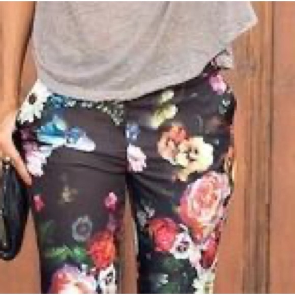 Ted Baker London Black Floral High Waist Women's Shorts - Picture 2 of 14